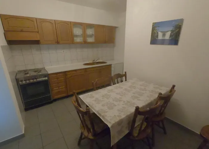 Apartamento With Parking Space - 6696 Makarska