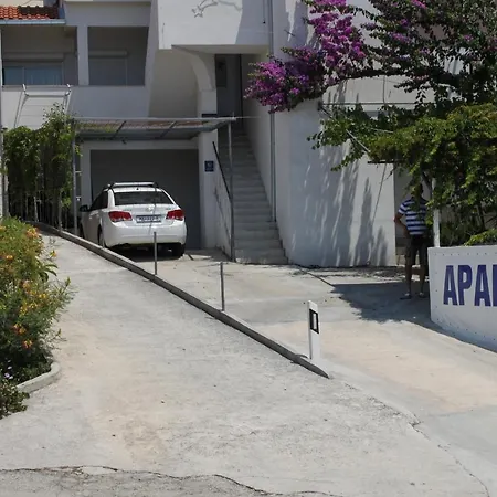 With Parking Space - 6696 Makarska