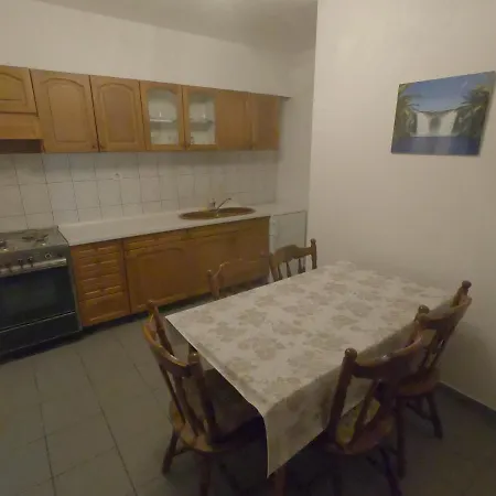 Apartman With Parking Space - 6696 Makarska
